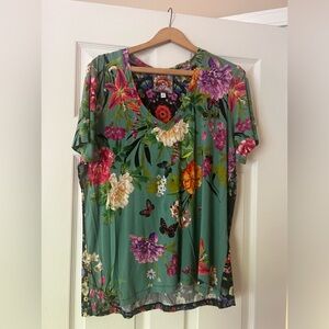 Like new. Johnny Was Top